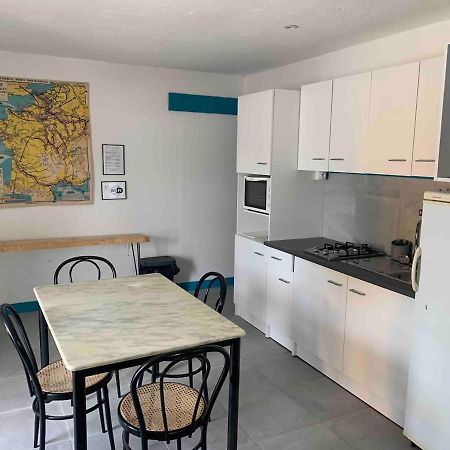 Le Depot Appartement Du Port A Champvert Eksteriør bilde